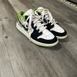 Nike Green and Black Sneakers